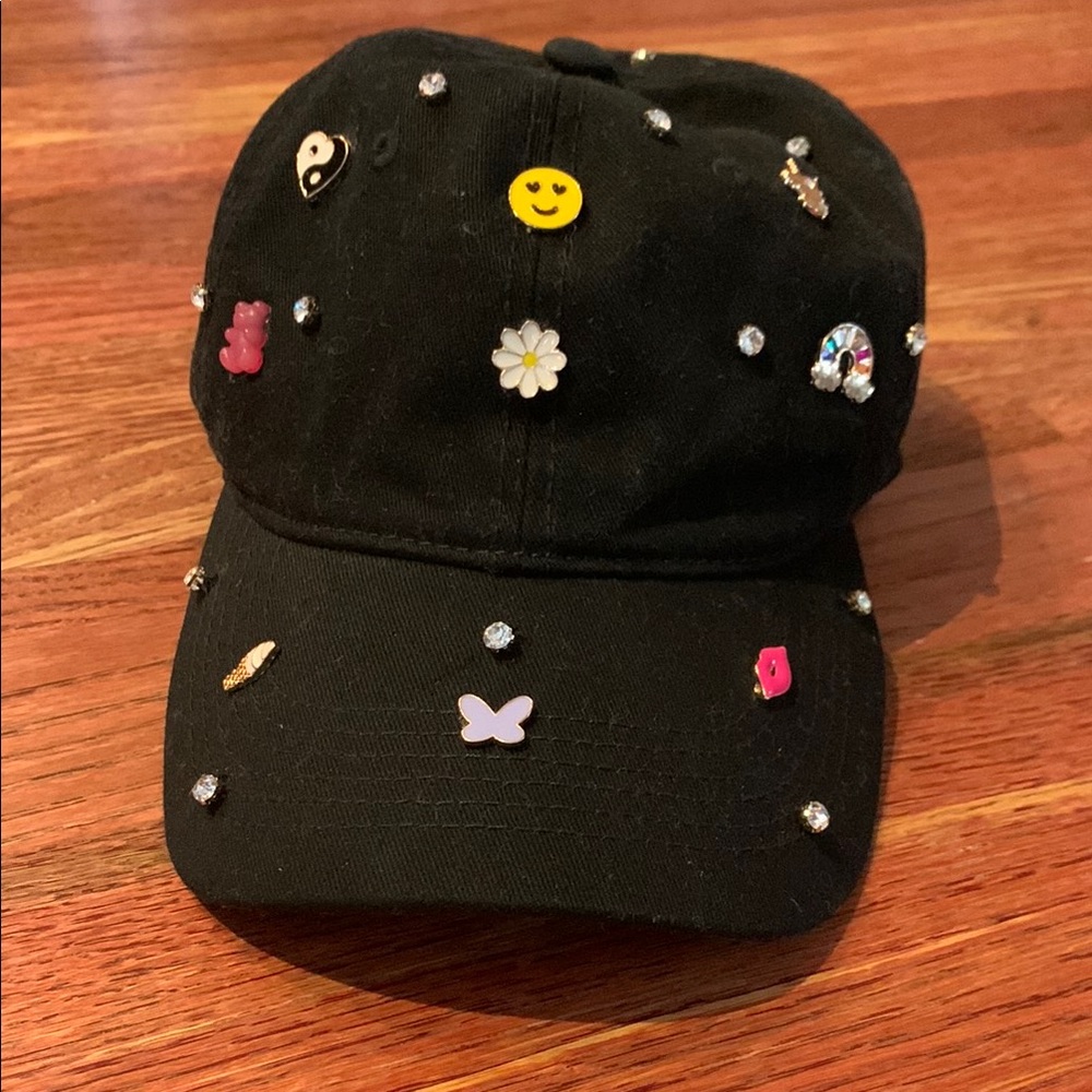 *SOLD* 💙 ALDO 90s-Like Embellished Hat